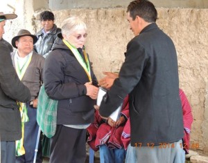 Maryknoll Sister Pat Ryan receives medal from Quilcapunco District Mayor Marino Catacora Ticona in thanks and recognition for the advancements they have made possible on behalf of the rights of the indigenous people in his region. 