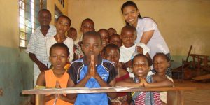 children praying