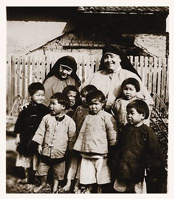 Maryknoll Sisters In China