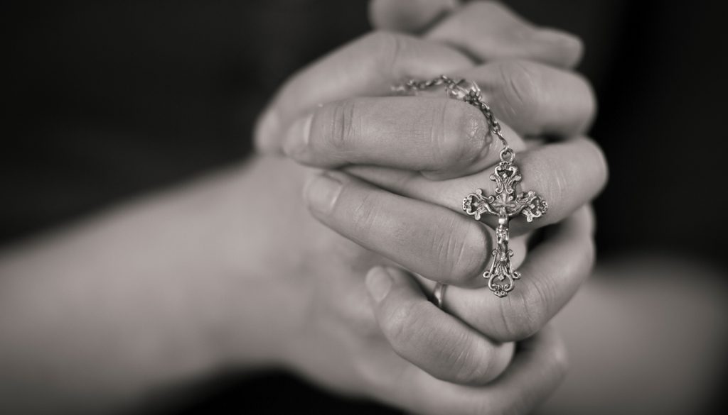 Follow Our Step by Step Guide to Pray the Rosary!